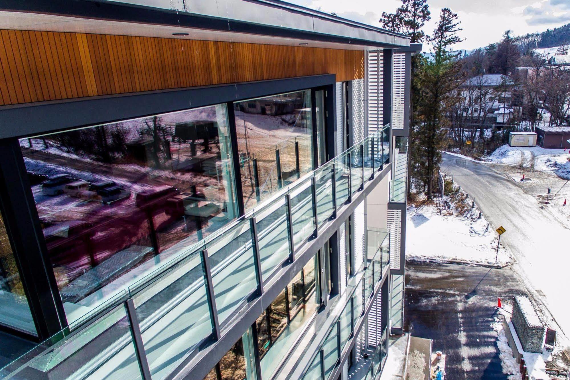 Mountain Side Hakuba Hotel Exterior photo